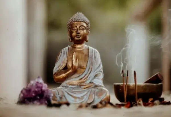 Sự thanh lịch của Tượng Phật thạch anh tối giản giúp tâm hồn thư thái, mang lại sự tập trung và bình yên.