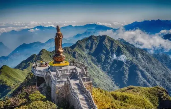 Tác phẩm Quan Âm nghệ thuật trên núi, hòa quyện truyền thống và hiện đại, khơi dậy năng lượng tích cực.