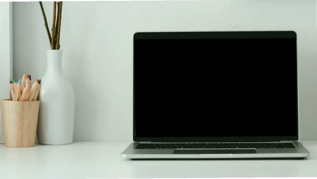 Tại sao màn hình laptop lại tắt và lợi ích khi giữ nó hoạt động