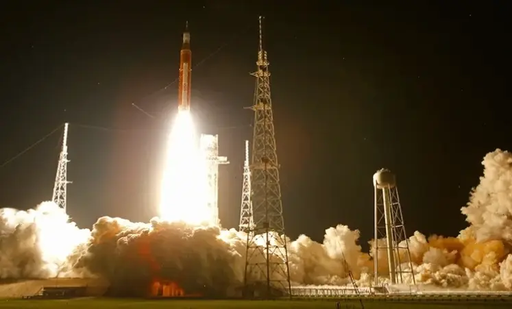 Tàu vũ trụ SpaceX: Cách mạng hóa du hành không gian bằng tên lửa tái sử dụng hiệu quả.