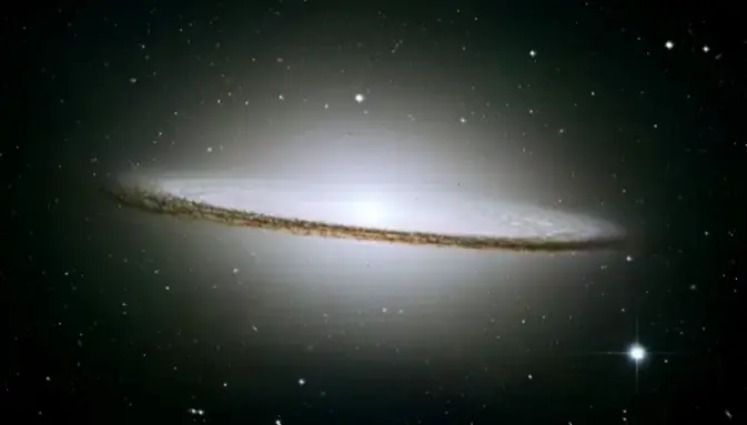 Thiên hà va chạm từ Hubble: Hình ảnh chi tiết từ kính viễn vọng nổi tiếng thế giới!
