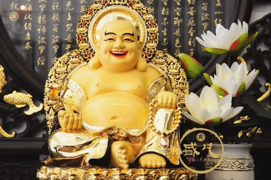 Tranh Di Lặc ánh sáng nghệ thuật, mang ánh sáng ấm áp và thông điệp tích cực vào cuộc sống hàng ngày.