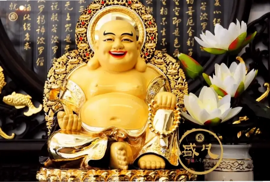 Tranh Di Lặc chùa đẹp mắt, tạo không gian tâm linh yên bình và tràn đầy hy vọng.