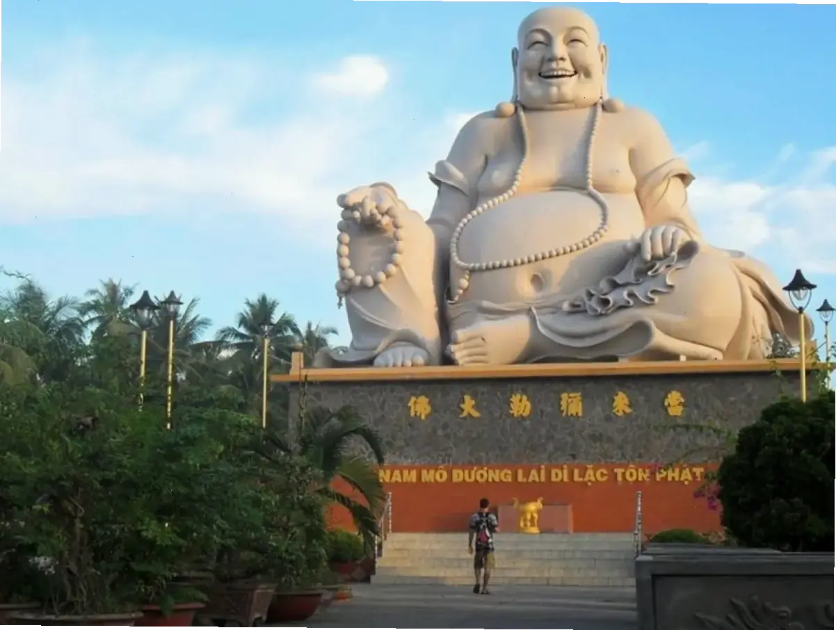 Tranh Phật cổ Việt Nam đầy nghệ thuật, truyền tải thông điệp hòa bình và giúp bạn tìm thấy sự cân bằng nội tại.