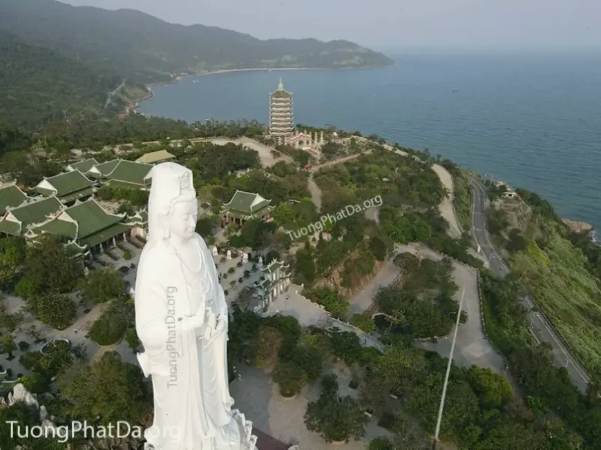 Tranh Quan Âm đảo nghệ thuật, thể hiện sự thanh tịnh và từ bi, tô điểm cho không gian sống của bạn.