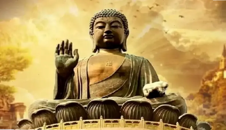 Tượng A Di Đà uy nghi giữa biển cả, biểu tượng của lòng từ bi và sự cứu rỗi vô bờ.