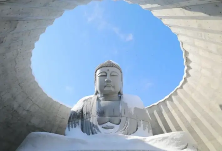 Tượng Phật ngọc trai mang đến sự bình an, xua tan lo lắng và lan tỏa năng lượng tích cực hàng ngày.