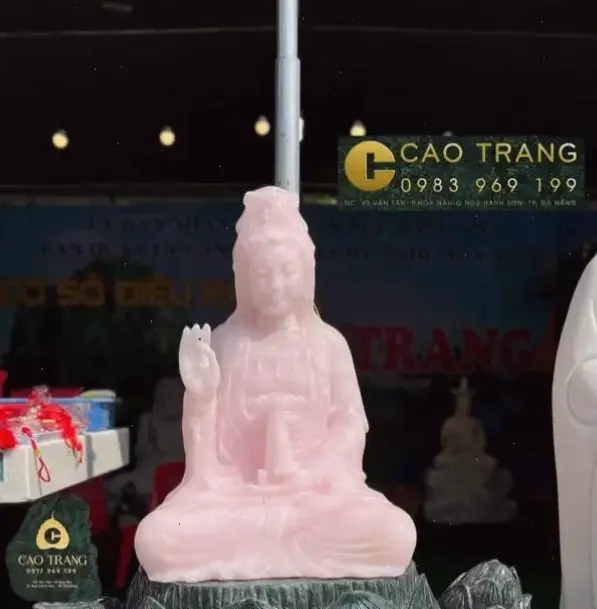 Tượng Phật thạch anh ánh sáng tỏa năng lượng tích cực, mang bình an và sự tươi mới đến mọi góc sống của bạn.