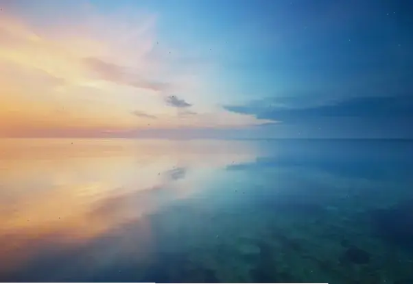 Mặt trời bình minh rực rỡ, biểu tượng khởi đầu mới mẻ và tràn đầy năng lượng tích cực cho mọi hành trình!