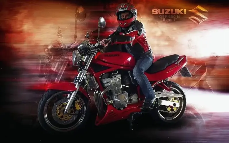 Cảm nhận adrenaline từ Suzuki Bandit Sport Bike, xe dành cho những chuyến phiêu lưu thể thao.