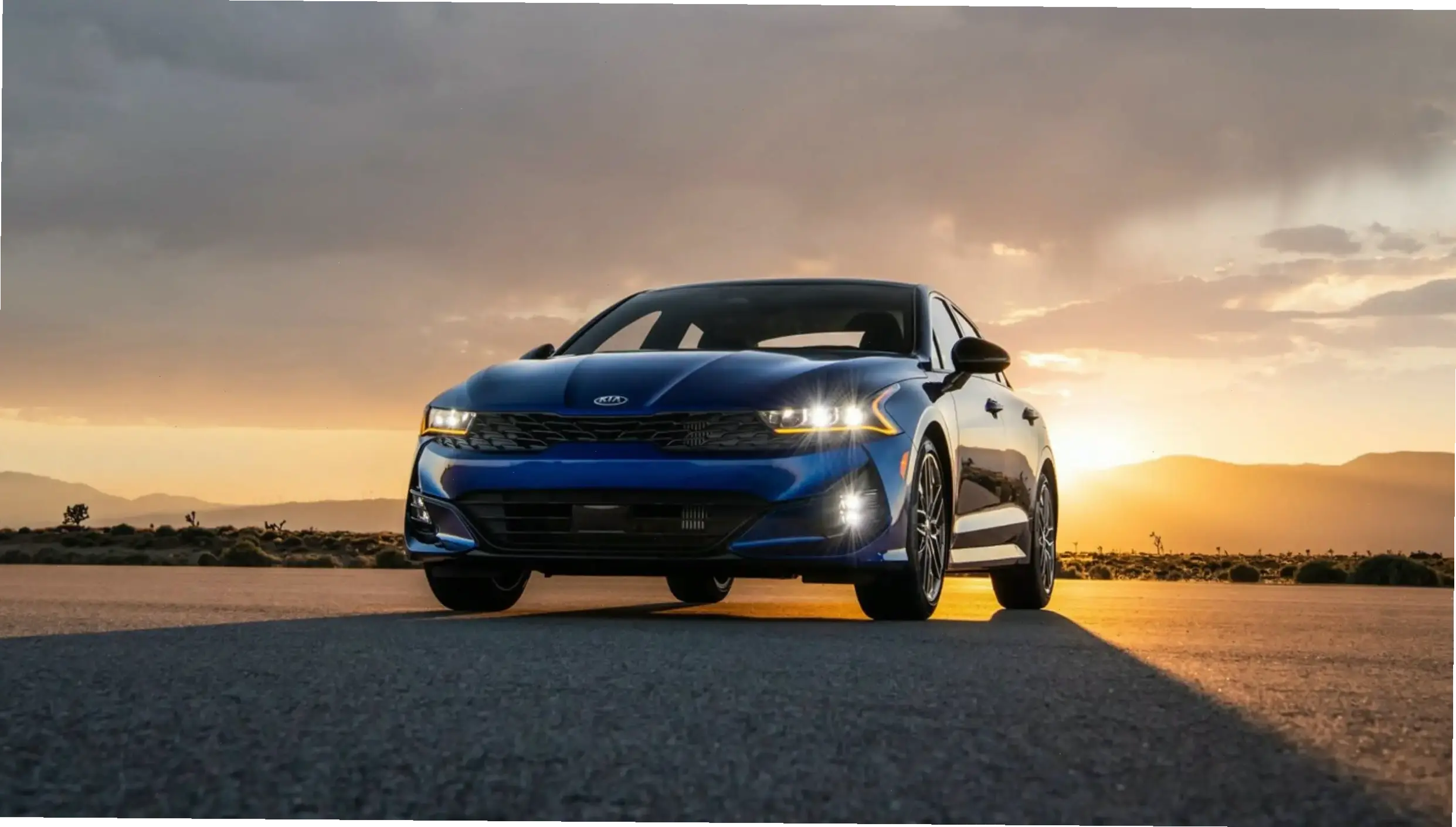 Cảm nhận sự hứng khởi với Kia K5 Sport Sedan, thiết kế thể thao và khả năng vận hành ấn tượng.