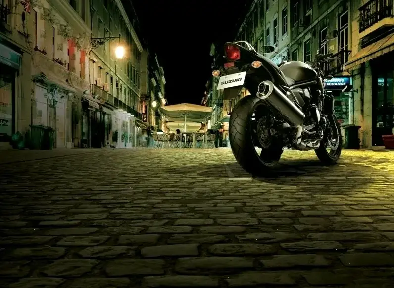 Chọn Suzuki Bandit Eco Motorcycle cho sự thân thiện với môi trường và tiết kiệm nhiên liệu hiệu quả.