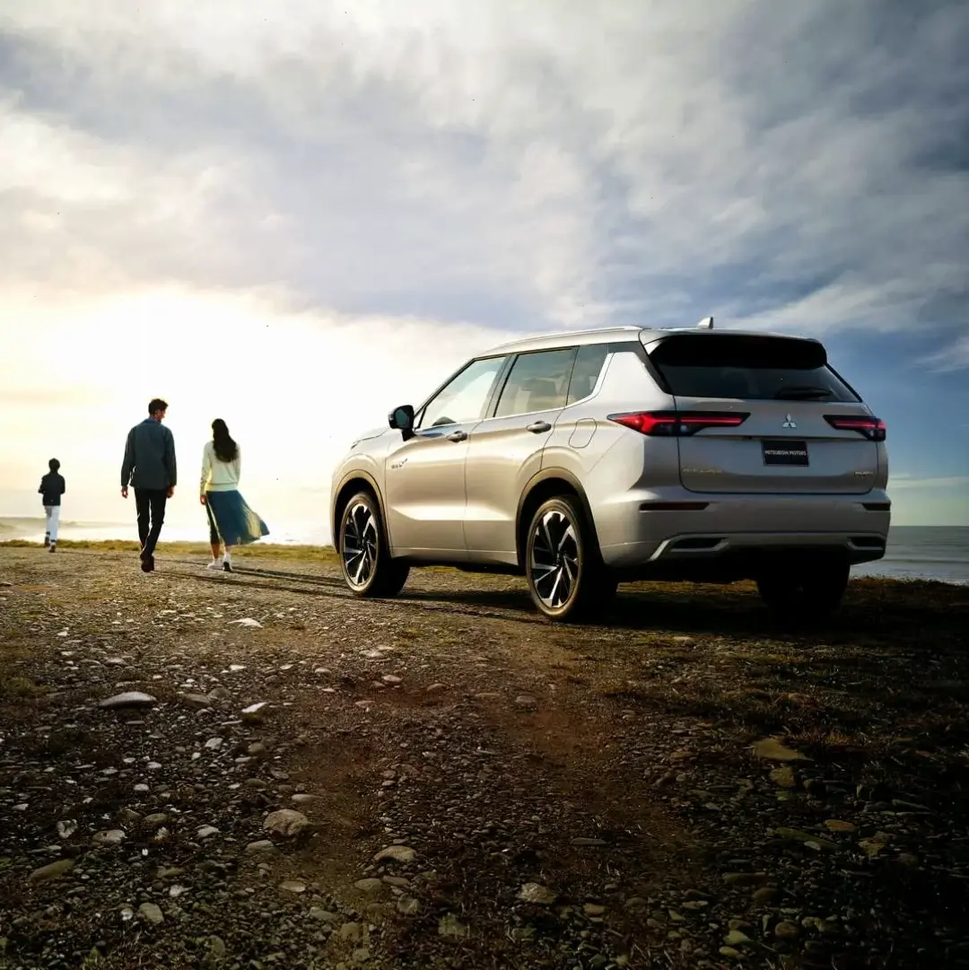 Đắm chìm trong sự xa xỉ của Mitsubishi Outlander Luxury SUV, với nội thất cao cấp và công nghệ đỉnh cao.