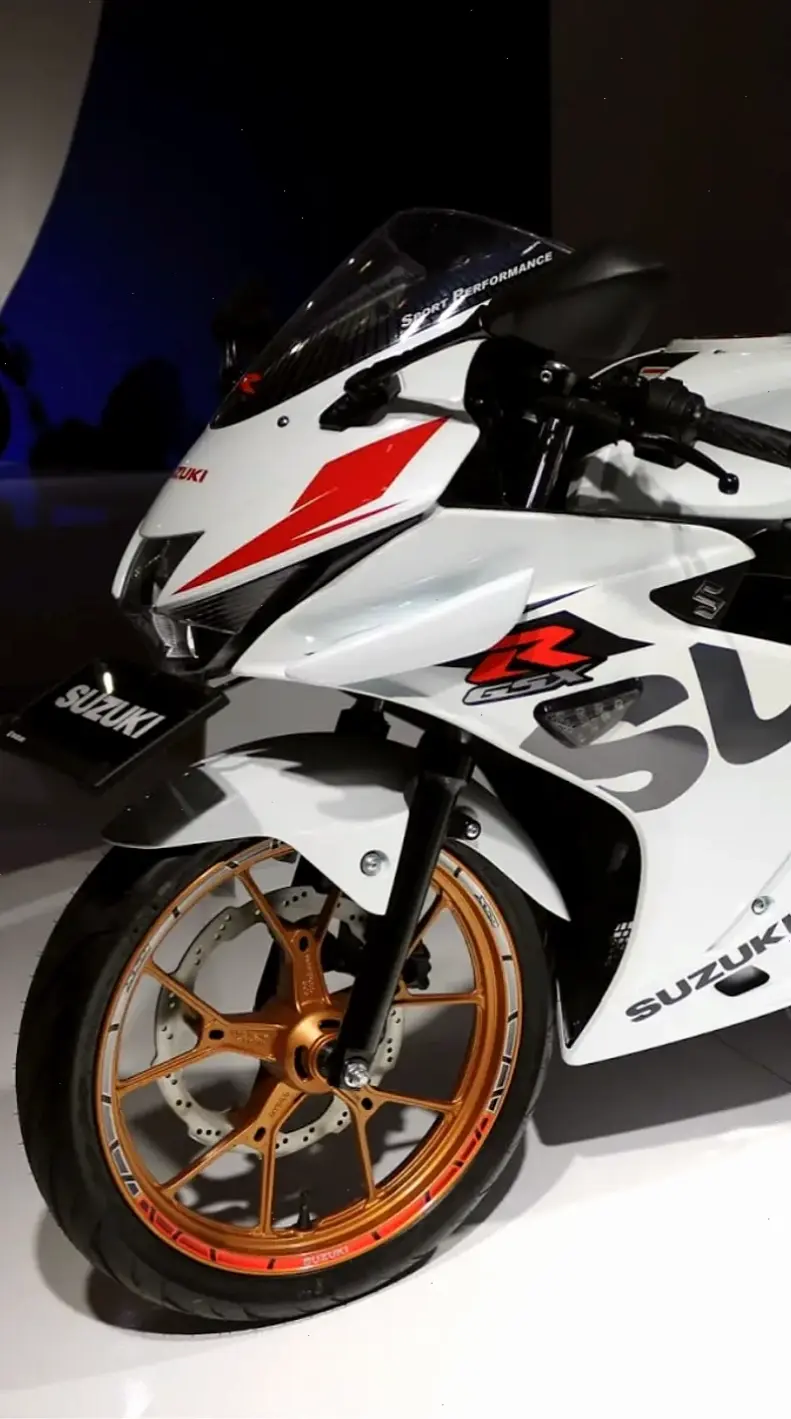 Dễ dàng chinh phục đô thị bằng Suzuki GSX-R150 Urban Bike – linh hoạt và phong cách hiện đại.