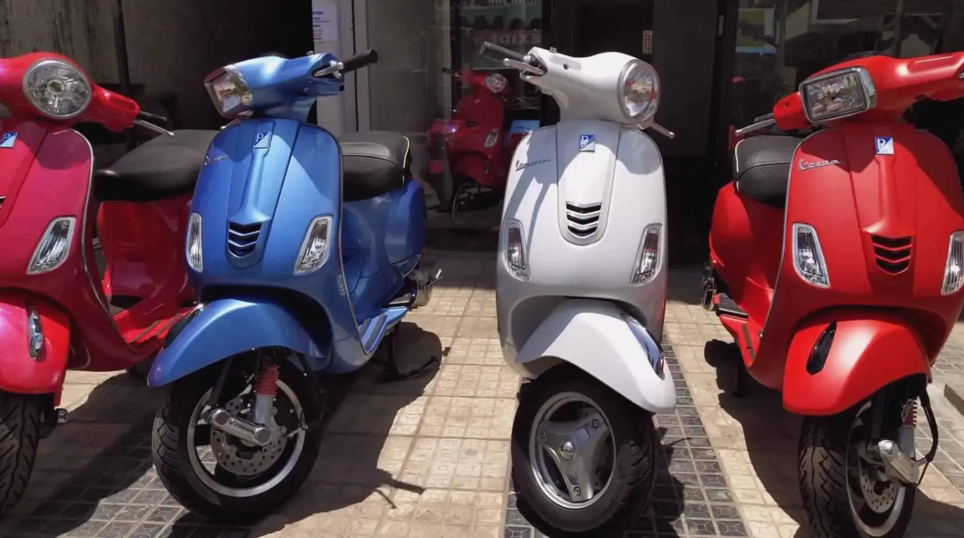 Dibao Super Vespa Premium Scooter mang đến sự sang trọng và thoải mái, dành cho những ai yêu thích đẳng cấp.