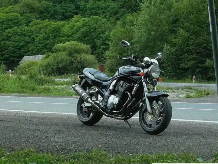 Duyệt qua thành phố dễ dàng với Suzuki Bandit Urban Bike, thiết kế linh hoạt và tiện lợi hàng ngày.