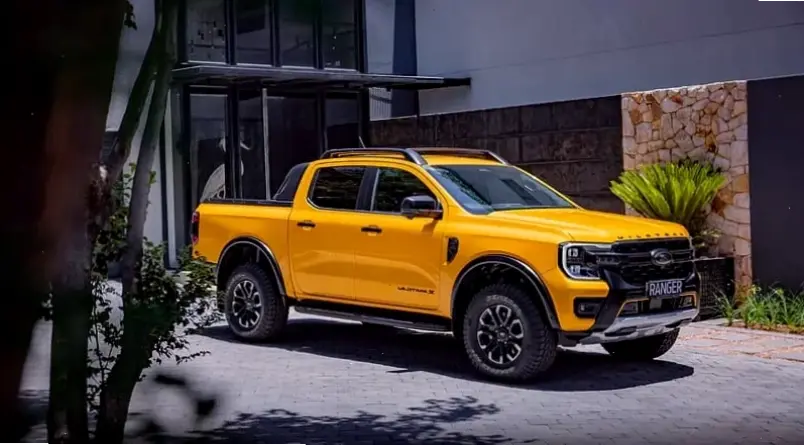 Ford Ranger Double Cab: Không gian rộng rãi cho gia đình, kết hợp sức mạnh pickup mạnh mẽ.