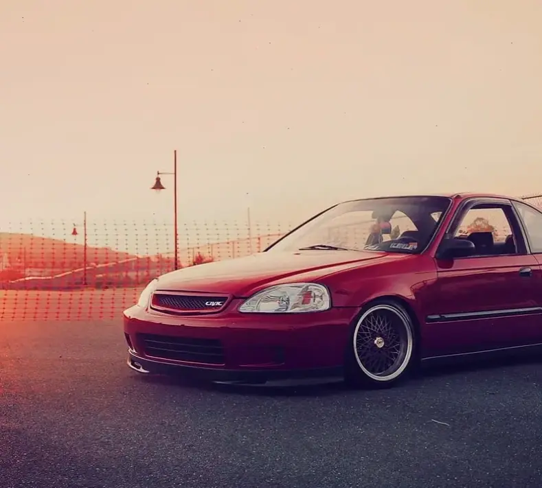 Giữ nét cổ điển với Honda Civic Classic Car, sự kết hợp hoàn hảo giữa truyền thống và công nghệ hiện đại.