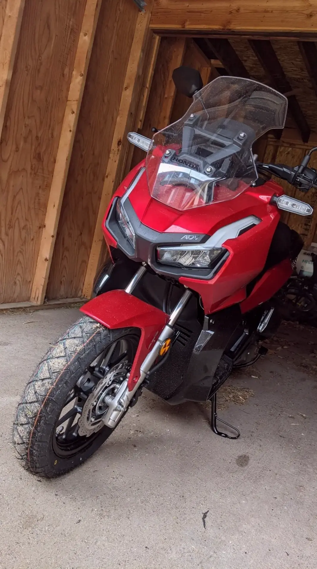 Honda ADV 150cc Motorcycle: Hiệu suất mạnh mẽ, lý tưởng cho đô thị sôi động và di chuyển hàng ngày.