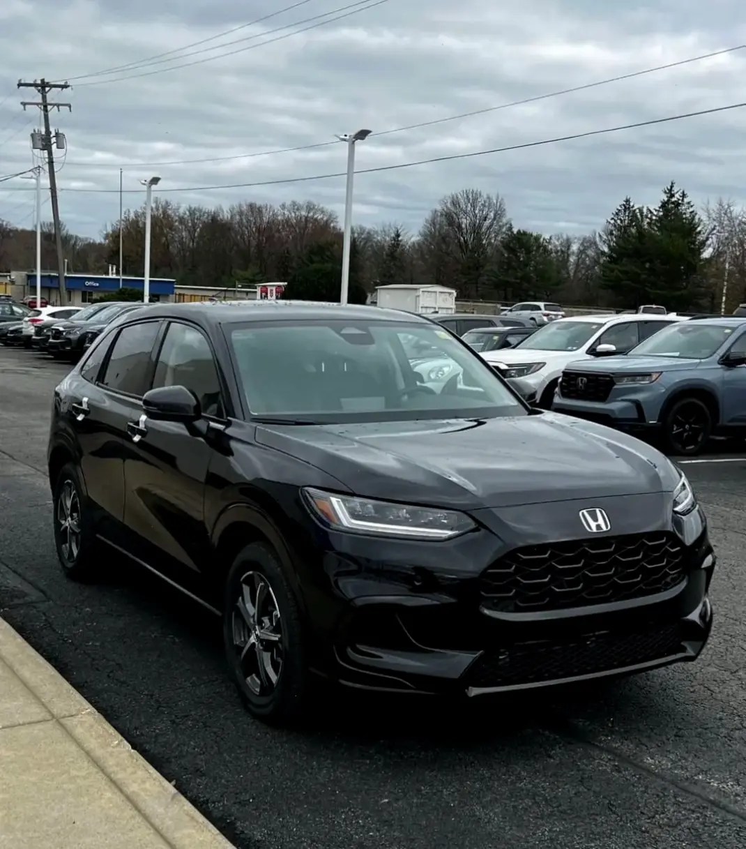 Honda HR-V SUV 2025: Công nghệ tiên tiến và thiết kế mạnh mẽ, sẵn sàng cho mọi cuộc phiêu lưu đô thị.