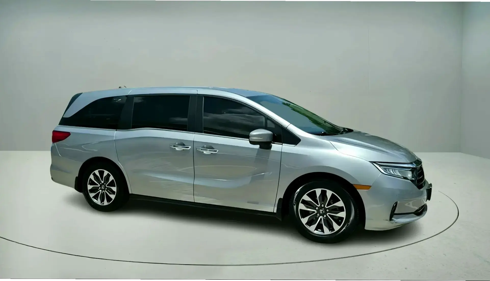 Honda Odyssey 2023 Model: Enjoy cutting-edge safety, innovative design, and reliable power for your daily journeys!