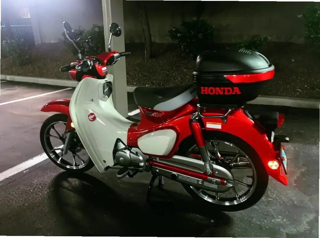 Honda Super Cub Retro Scooter: Phong cách cổ điển, mang lại cảm giác hoài niệm và thú vị trong từng chuyến phiêu lưu!