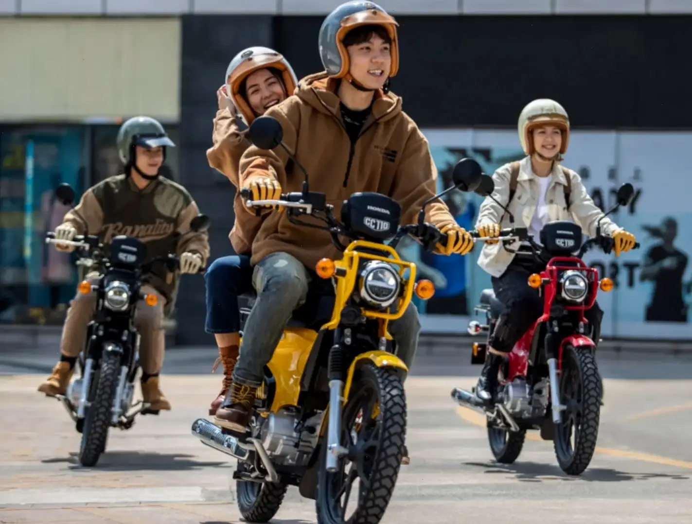 Honda Super Cub Urban Motorcycle: Hoàn hảo cho thành phố, linh hoạt và dễ dàng di chuyển trong mọi cung đường nhộn nhịp!