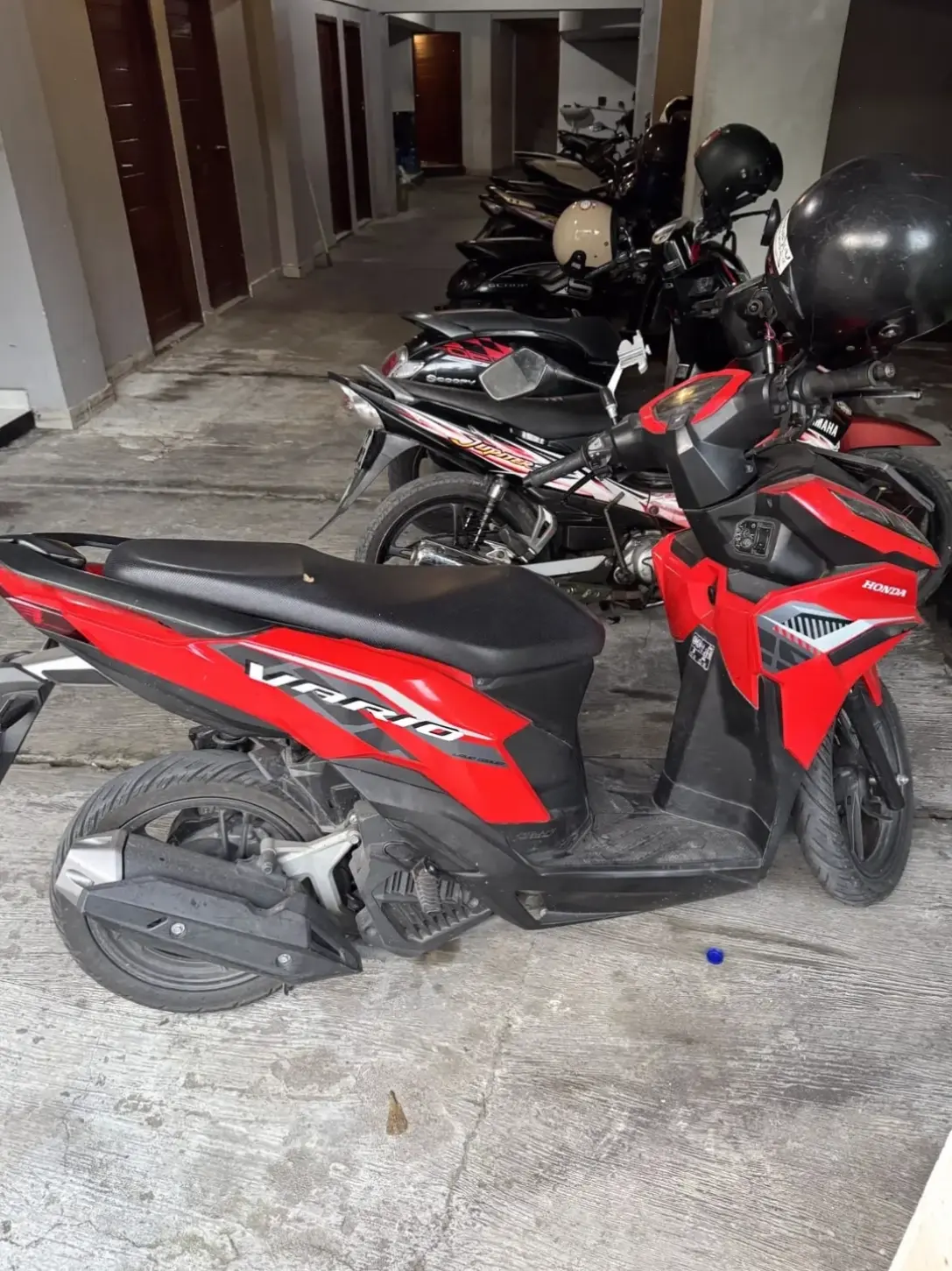 Honda Vario Sport Scooter: Tốc độ và phong cách thể thao, dành cho những ai yêu thích sự mạo hiểm.