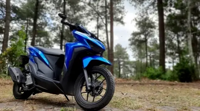 Honda Vario Urban Scooter: Linh hoạt trong đô thị, dễ dàng di chuyển qua phố xá đông đúc.