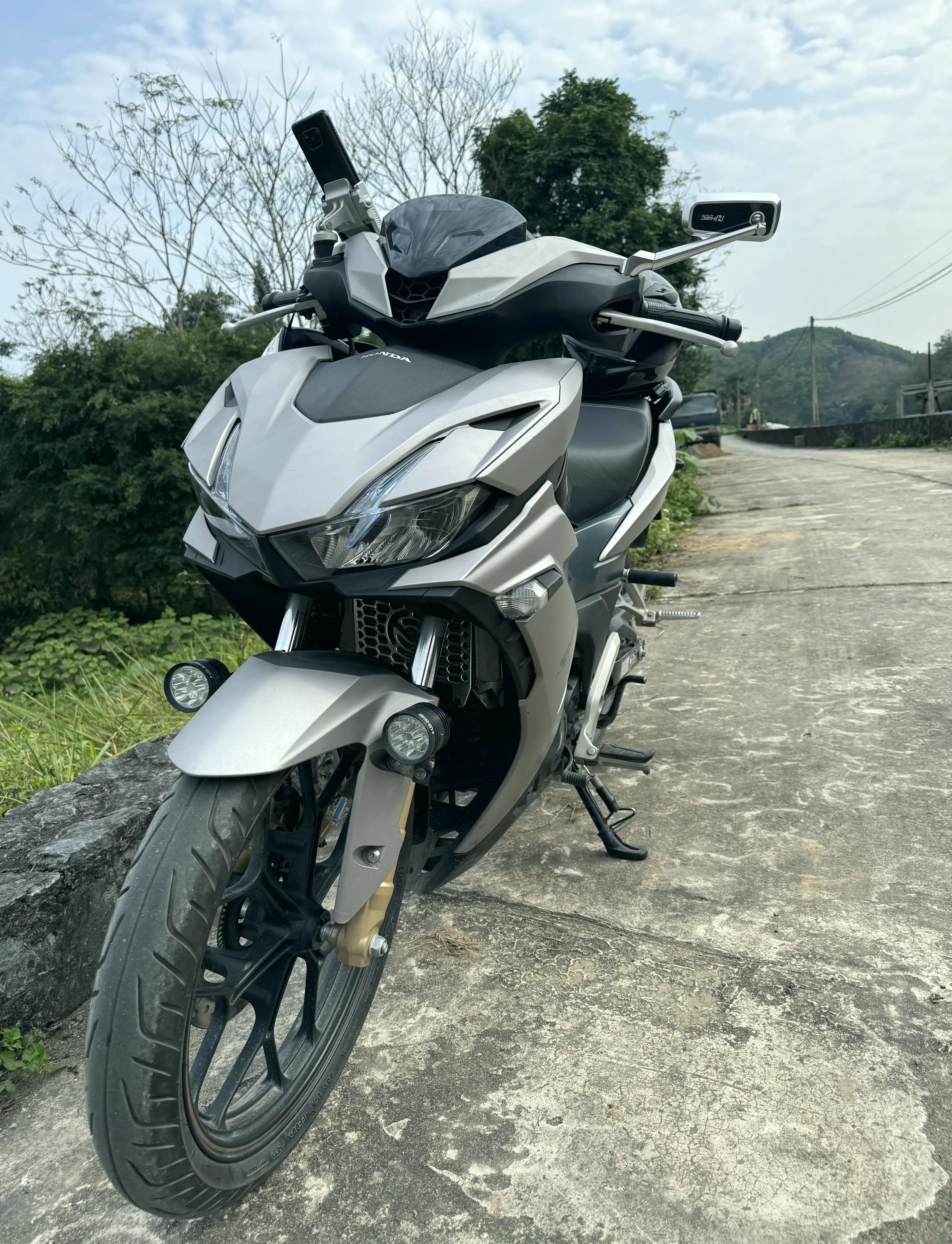 Honda Winner X Classic Motorcycle kết hợp phong cách cổ điển và hiện đại, mang đến sự độc đáo riêng biệt!