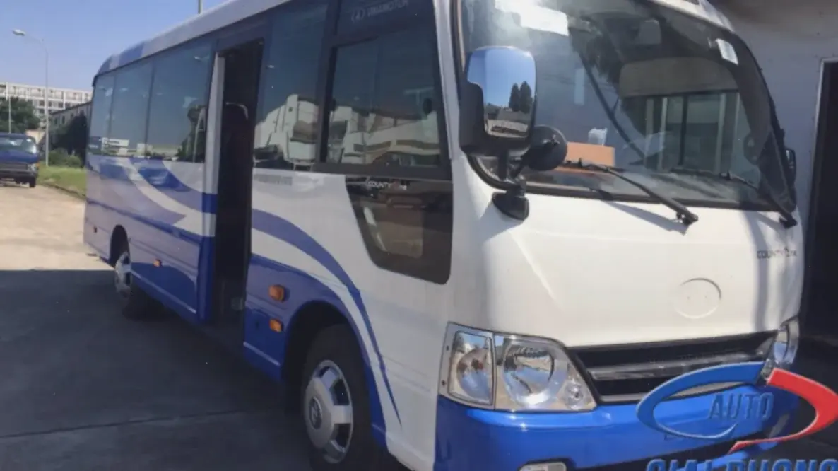 Hyundai County 29 Seater Van cung cấp không gian rộng cho 29 hành khách, thoải mái và tiện nghi cho du lịch nhóm lớn.