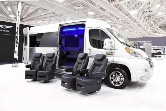 Hyundai County Classic Van kết hợp phong cách cổ điển với động cơ mới, mang đến trải nghiệm lái xe độc đáo và bền vững.