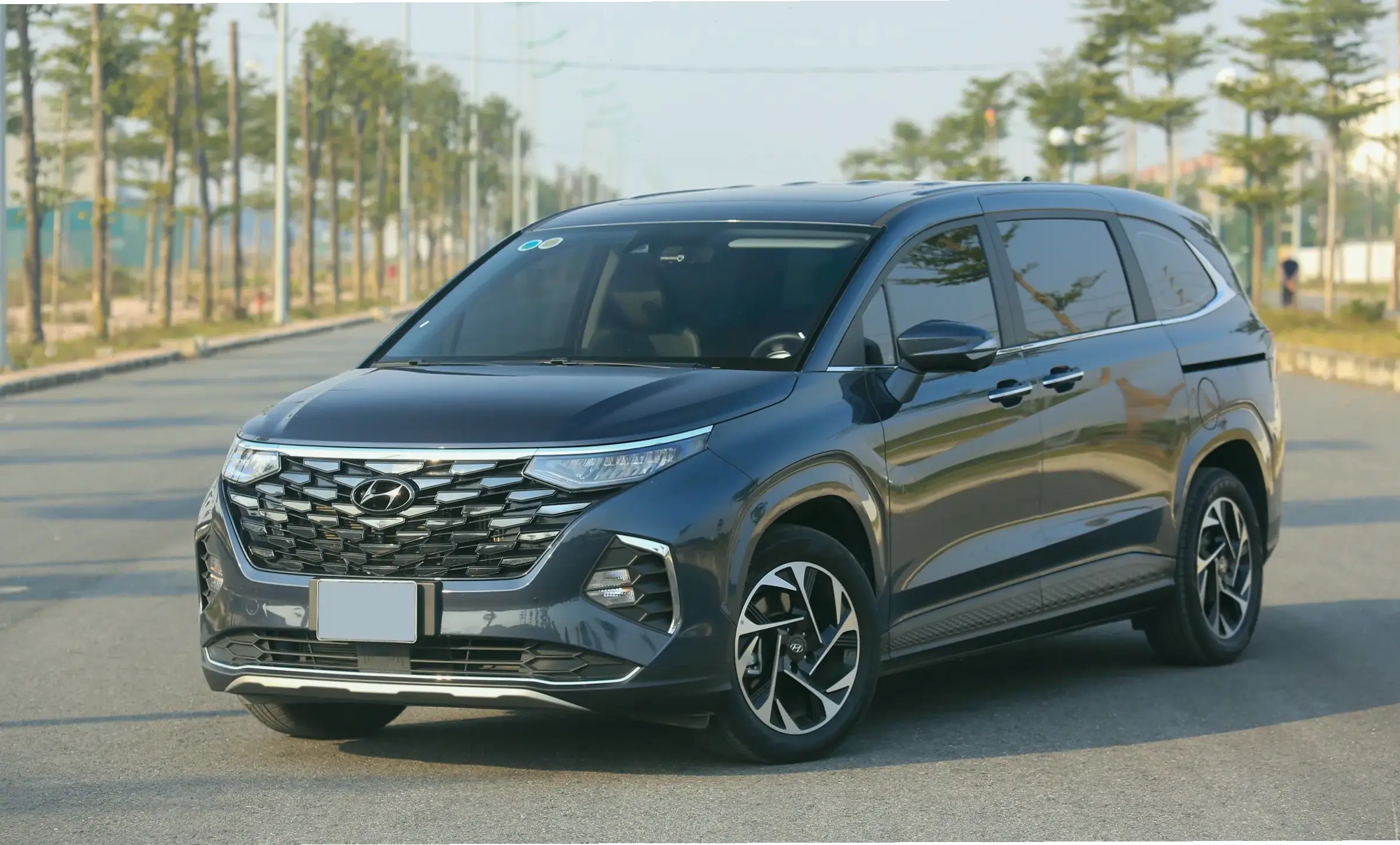 Hyundai Custin Premium Vehicle: Trải nghiệm đẳng cấp với nội thất sang trọng và hiệu suất vượt trội!