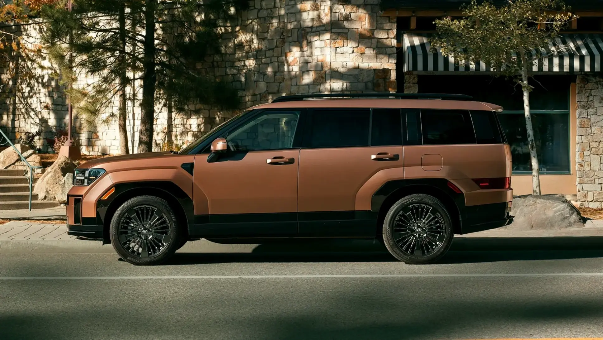 Hyundai Santa Fe Luxury Vehicle: Sự xa xỉ hoàn hảo, mang đến trải nghiệm lái xe hoàng gia.