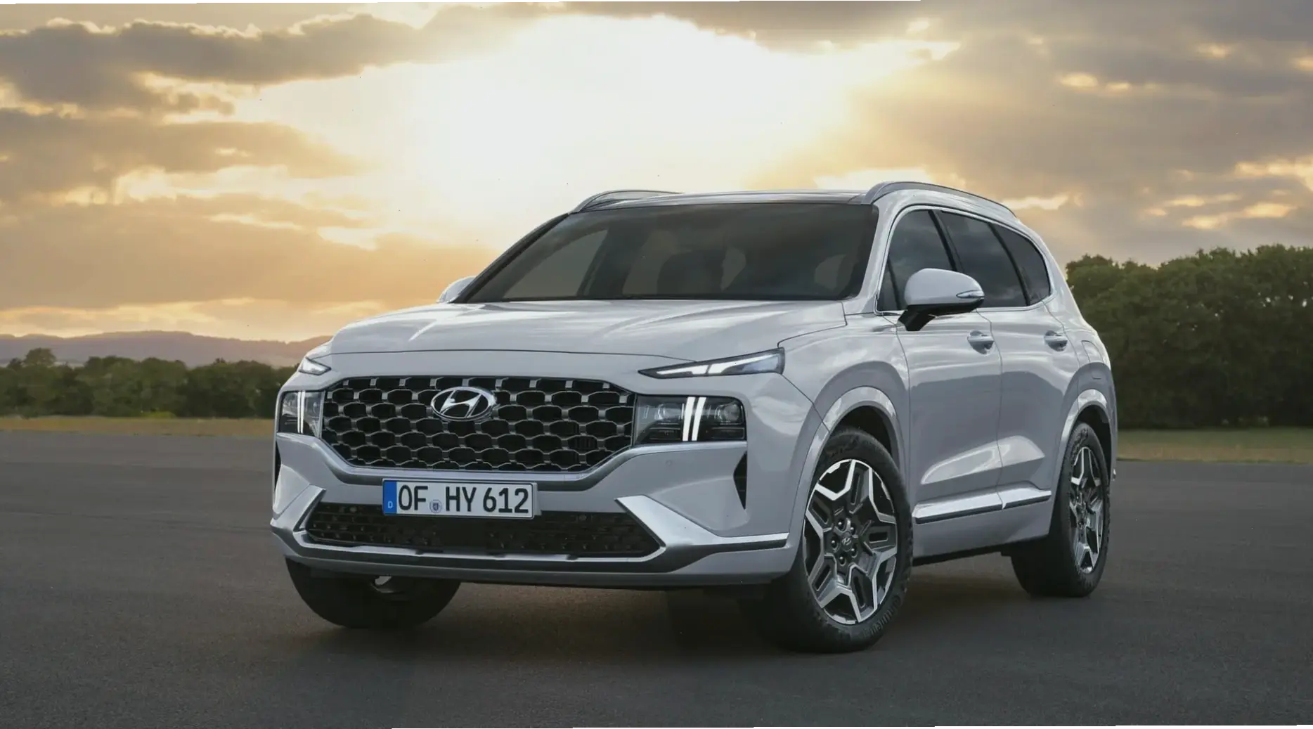 Hyundai Santa Fe Premium SUV: Sự sang trọng và tiện nghi, dành cho phong cách sống đẳng cấp.