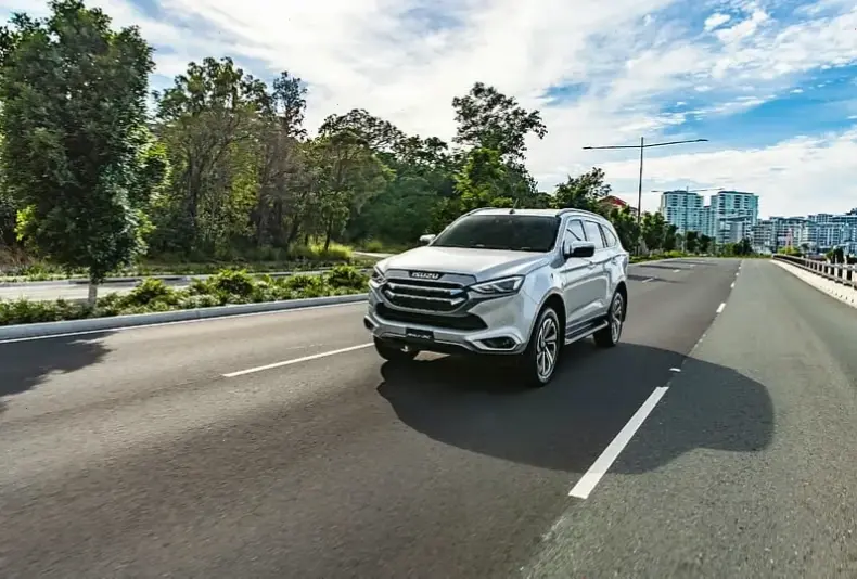 Isuzu MU-X 7 Seater SUV mang không gian rộng rãi và thoải mái, hoàn hảo cho gia đình và các chuyến đi dài.