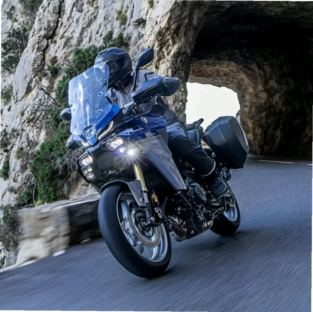 Khám phá đẳng cấp với Yamaha Tracer Premium Motorcycle, thiết kế sang trọng và công nghệ cao cấp.