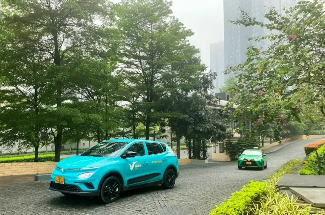 Khám phá đô thị với VinFast VF 5 Electric City: Xe điện tiện lợi, xanh sạch cho cuộc sống hàng ngày!