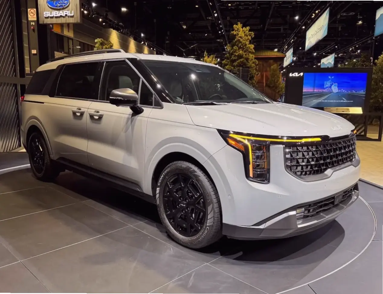 Kia Carnival Hybrid Vehicle mang đến tiết kiệm nhiên liệu và hiệu suất xanh, hoàn hảo cho lối sống hiện đại.