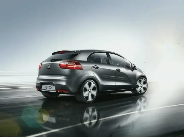 Kia Rio Eco Car thân thiện môi trường với tiết kiệm nhiên liệu tối ưu và hiệu suất bền vững cho cuộc sống xanh.