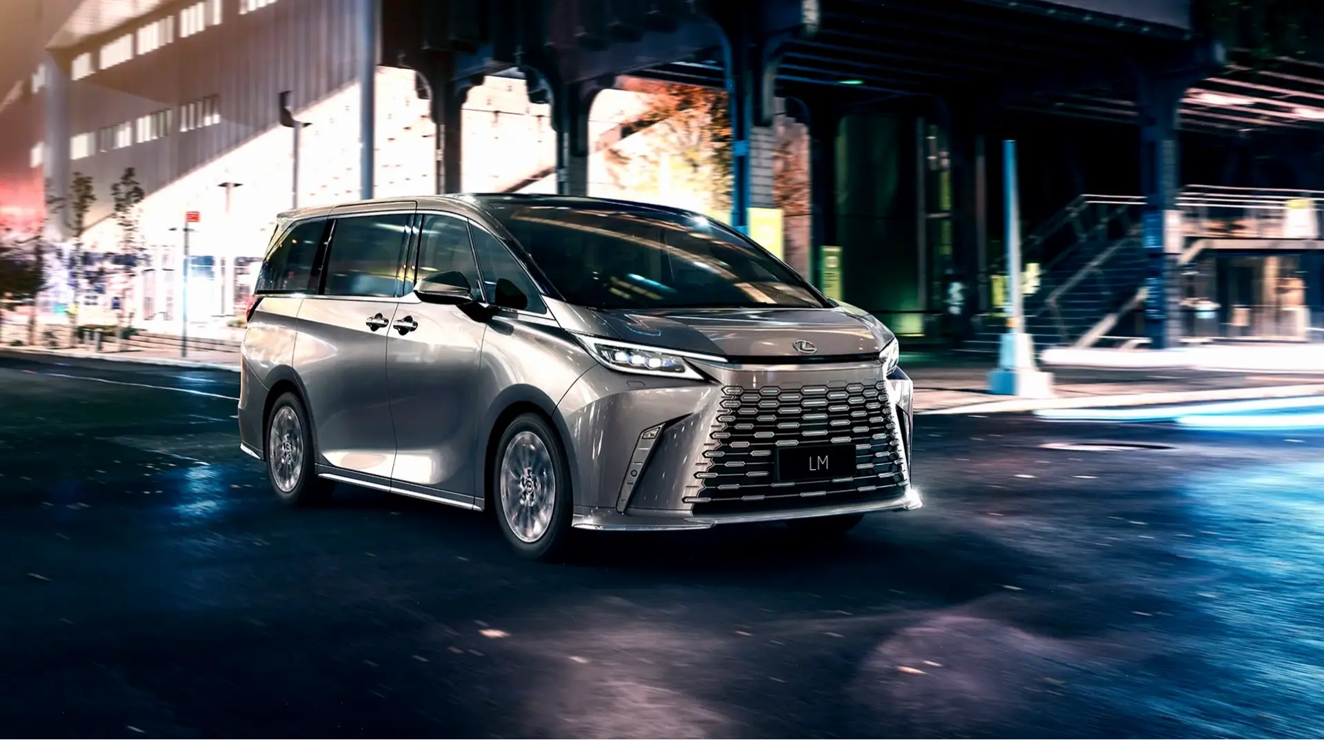 Lexus LM 7 Seater MPV lý tưởng cho gia đình với không gian rộng rãi và tiện ích đa dạng.