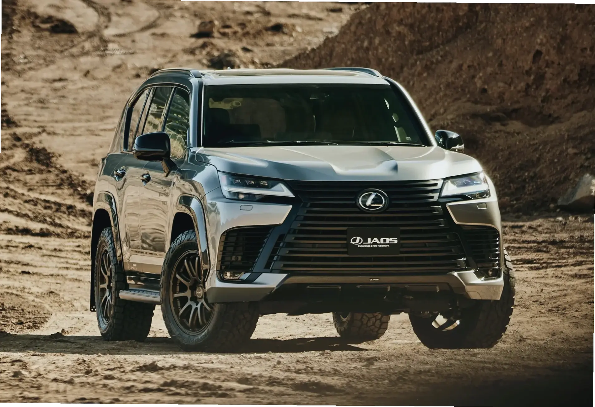 Lexus LX Off-Road SUV: Khả năng off-road xuất sắc và thiết kế bền bỉ, sẵn sàng khám phá.
