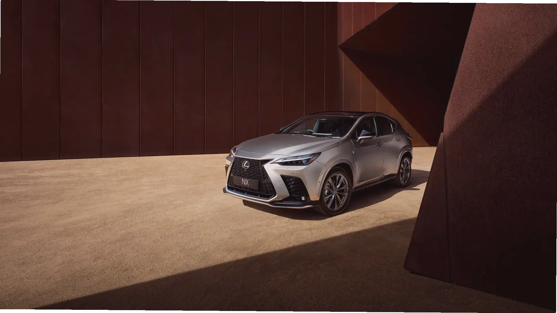 Lexus NX Premium SUV: Sự sang trọng tuyệt đối với nội thất cao cấp và công nghệ tiên tiến cho mọi hành trình.