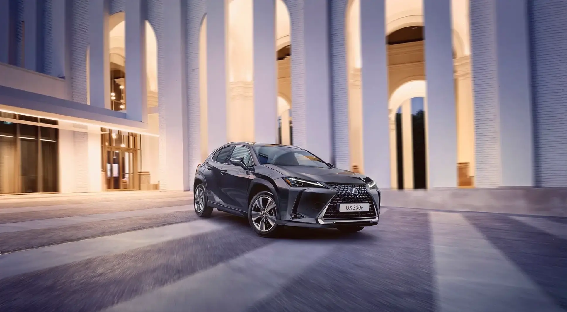 Lexus UX Luxury Car: Xe sang trọng với thiết kế tinh tế, tiện nghi cao cấp và hiệu suất ấn tượng.