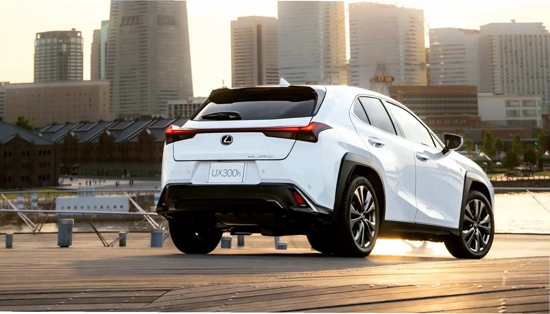 Lexus UX Urban Vehicle: Xe lý tưởng cho đô thị, linh hoạt, tiết kiệm và đầy phong cách hiện đại.