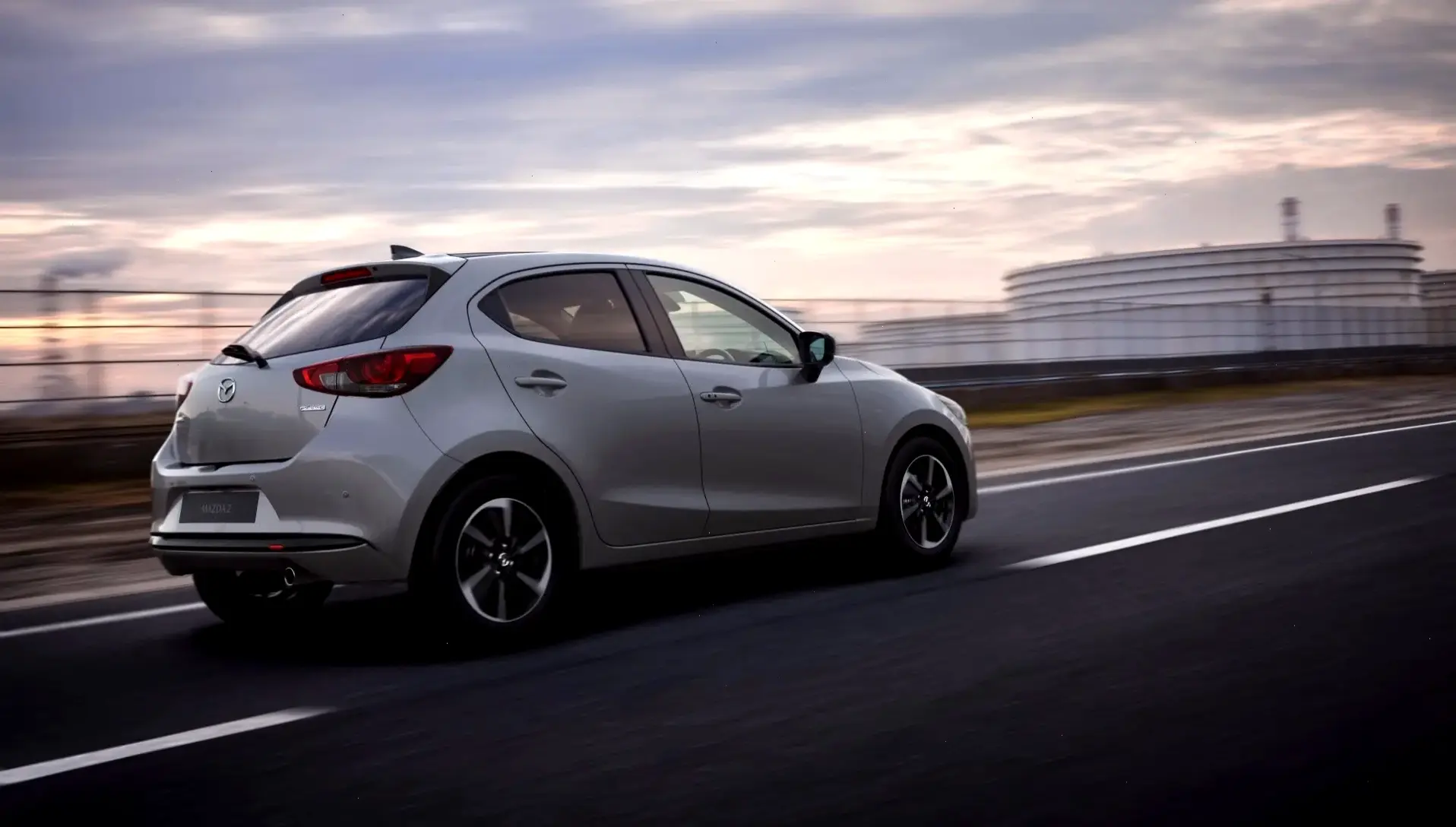 Mazda 2 Sedan Vehicle: Không gian rộng rãi, phong cách tinh tế cho mọi hành trình thoải mái!