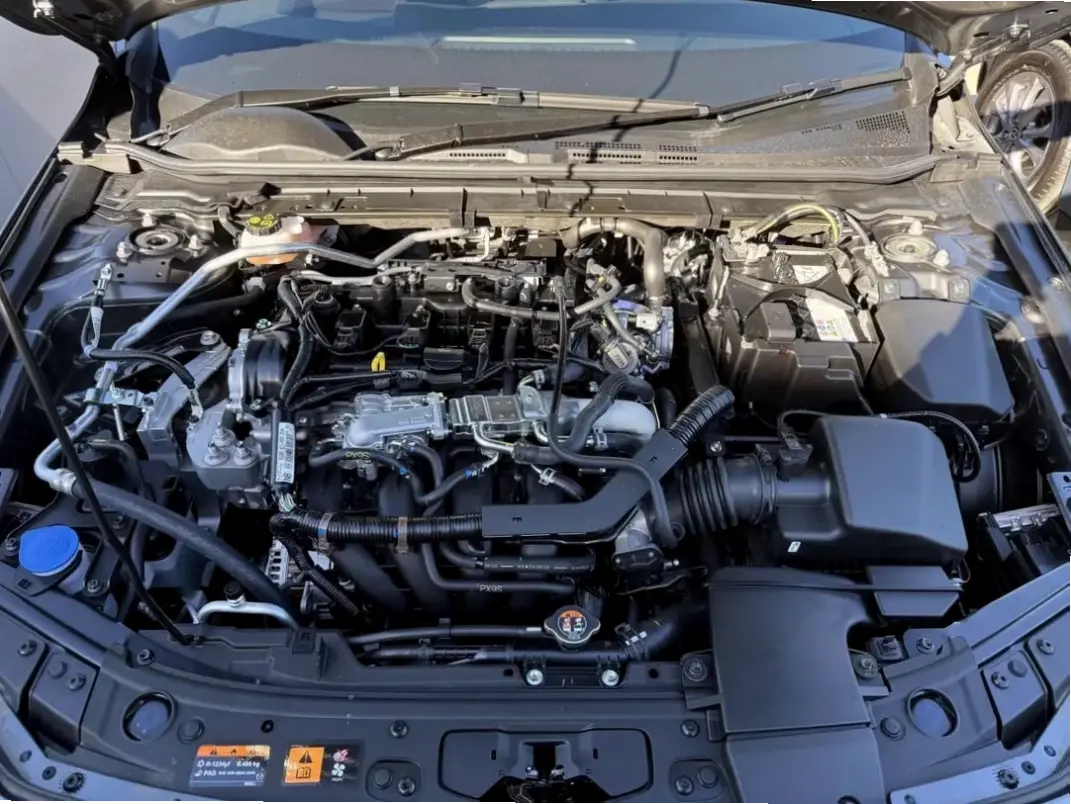 Mazda 3 2.0L Engine: Động cơ mạnh mẽ, tiết kiệm nhiên liệu, đảm bảo hành trình mượt mà và đáng tin cậy.