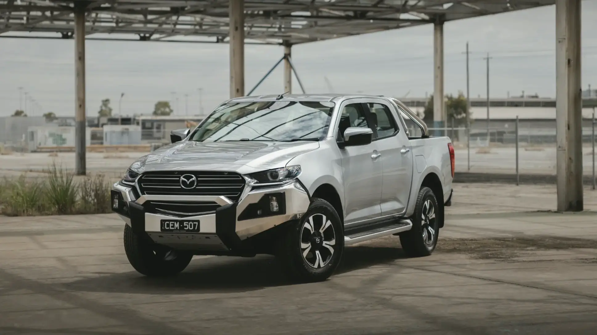 Mazda BT-50 4x4 Pickup chinh phục địa hình gồ ghề với hệ dẫn động linh hoạt và độ bền vượt trội.