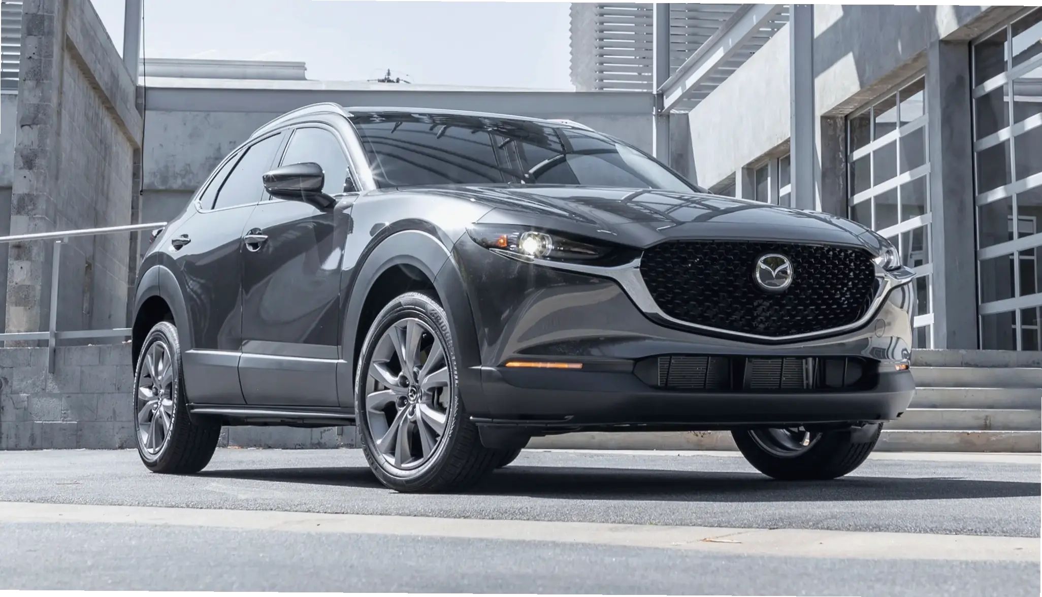 Mazda CX-30 Premium Vehicle: Sự kết hợp hoàn hảo giữa công nghệ cao cấp và sự thoải mái vượt trội cho mọi hành trình.