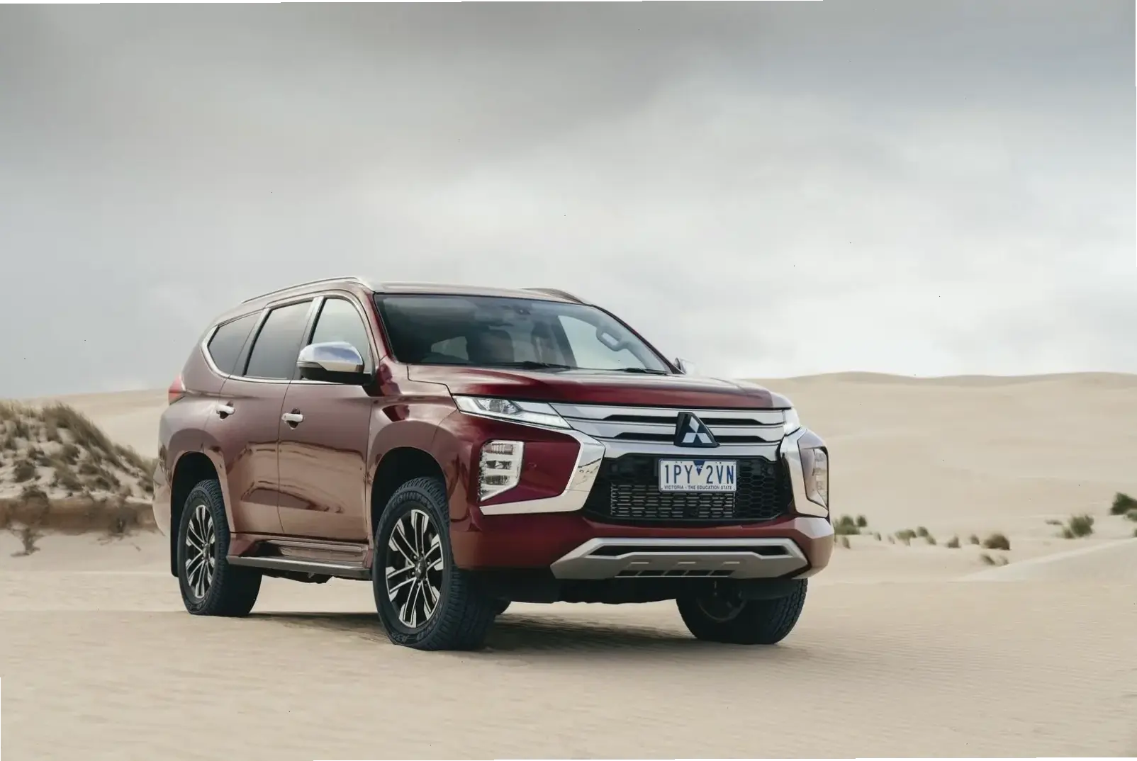 Mitsubishi Pajero Sport Family SUV: Xe lý tưởng cho gia đình với không gian rộng rãi và an toàn tối ưu.